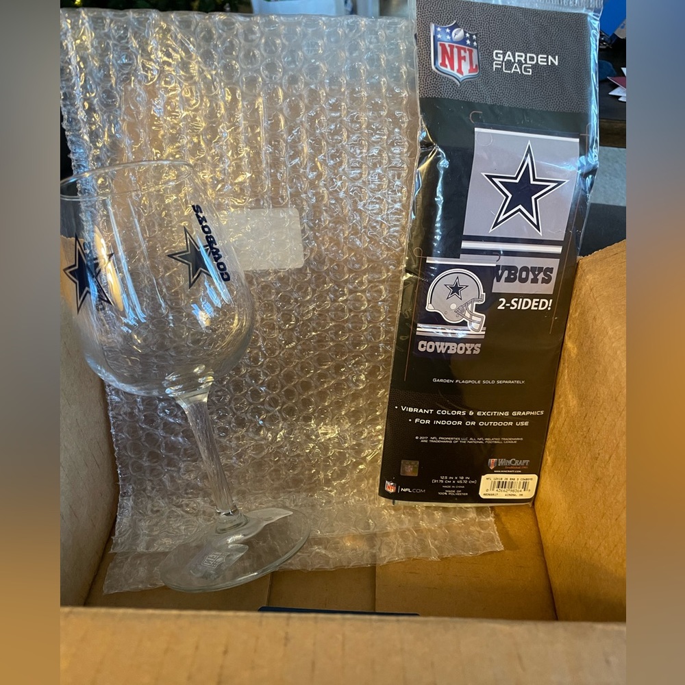 Dallas cowboys wine glass and yard flag